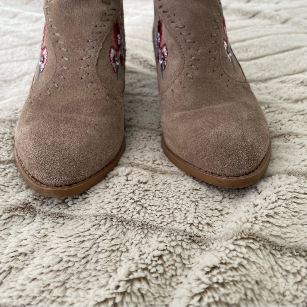 Carlos by Carlos Santana Vivian Embroidered Western Booties - Picture 5 of 11